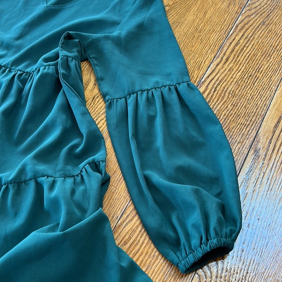 Hunter green long sleeve babydoll style dress. V-Neck. Elastic cuffs. Size Small - Picture 5 of 10